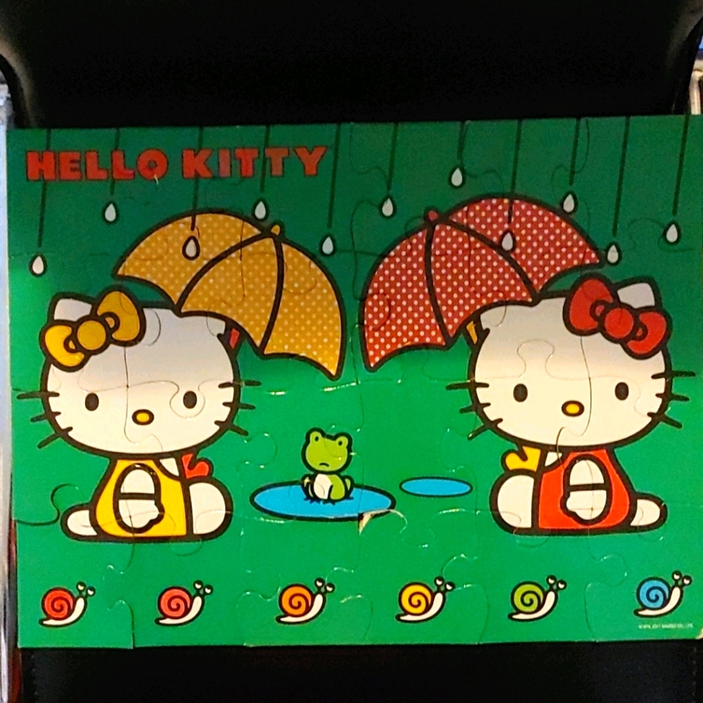 Hello Kitty 1996/2011 Sanrio 24 Piece Puzzle